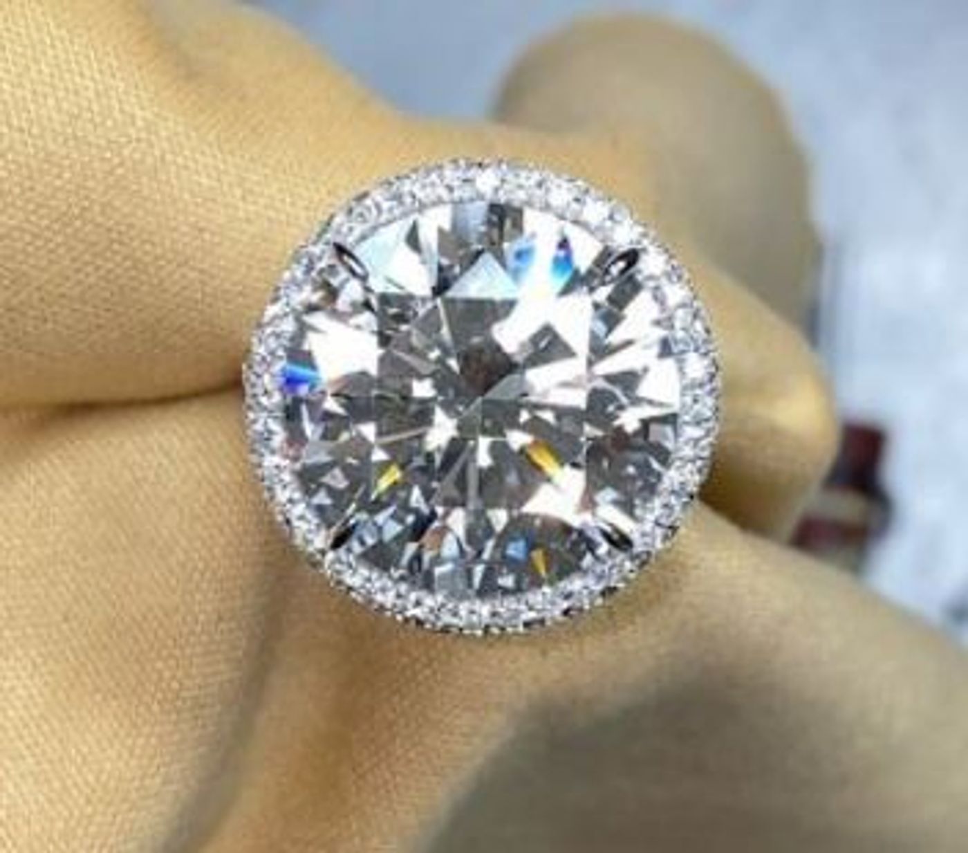 Round brilliant halo